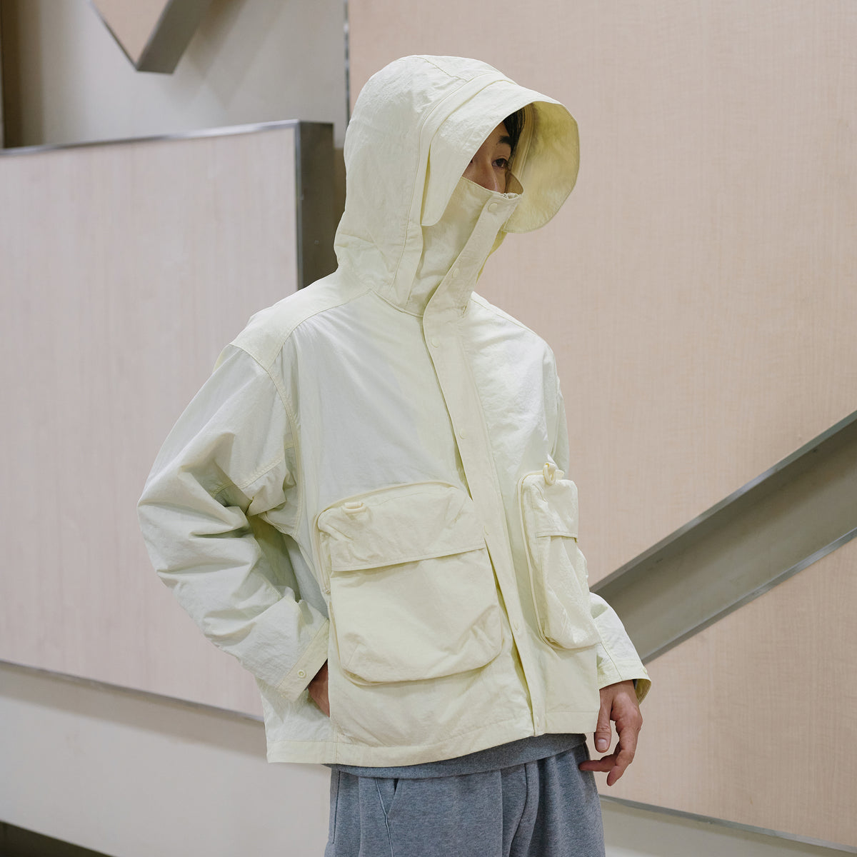 撥水トラベルパーカー