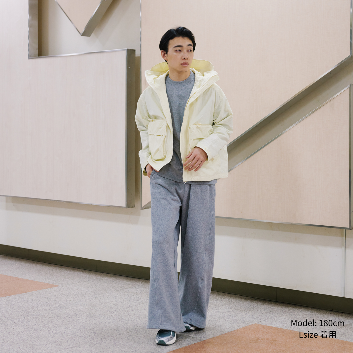 撥水トラベルパーカー