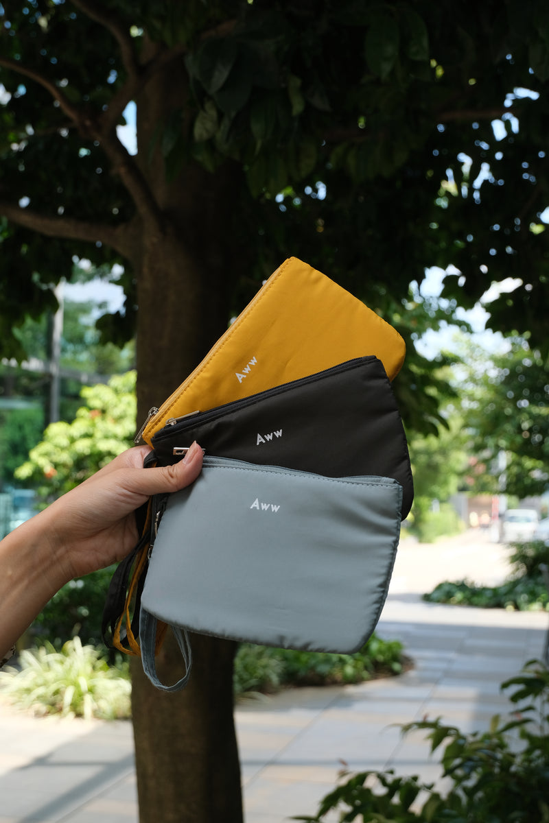 Anti-skimming travel pouch